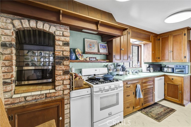 266 Grandview, Laguna Beach CA: https://media.crmls.org/medias/6fe2eaad-d5d7-4367-bec8-a3c96314b54d.jpg