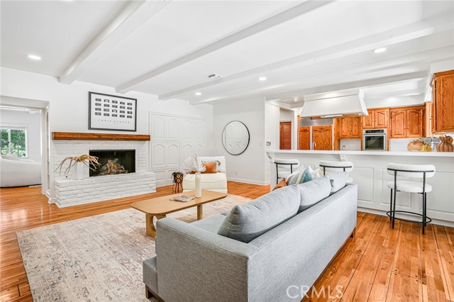 3975 Van Noord Avenue, Studio City CA: https://media.crmls.org/medias/6fe3e6d4-559d-4617-8302-4f5b609b1650.jpg