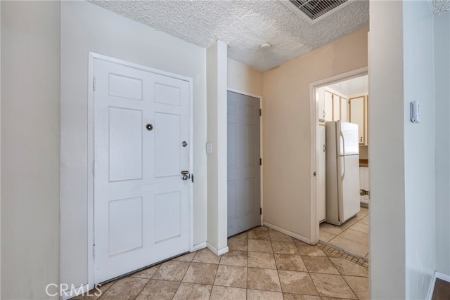 428 S Rosalinda Avenue, Azusa CA: https://media.crmls.org/medias/6fe44b8d-f94b-4731-9cbc-bf068c2d7f29.jpg