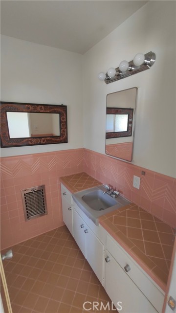 Detail Gallery Image 21 of 22 For 1035 E Appleton St #12,  Long Beach,  CA 90802 - 2 Beds | 2 Baths