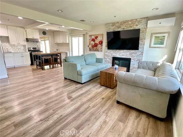 Image 5 of 31 For 537 Diamond St Street