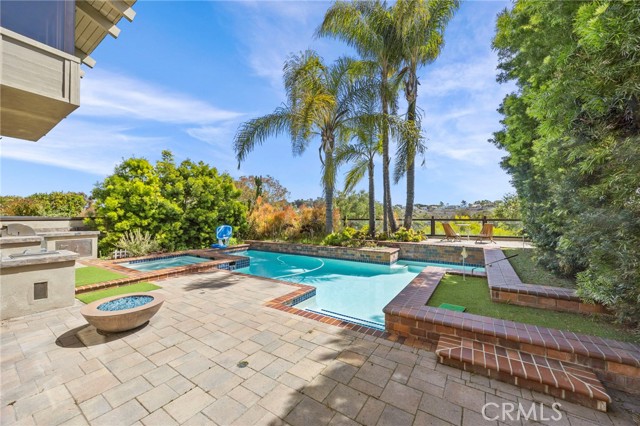 4 Woodhaven, Laguna Niguel CA: https://media.crmls.org/medias/6fe59d40-7418-4758-86c0-3112eb96041a.jpg