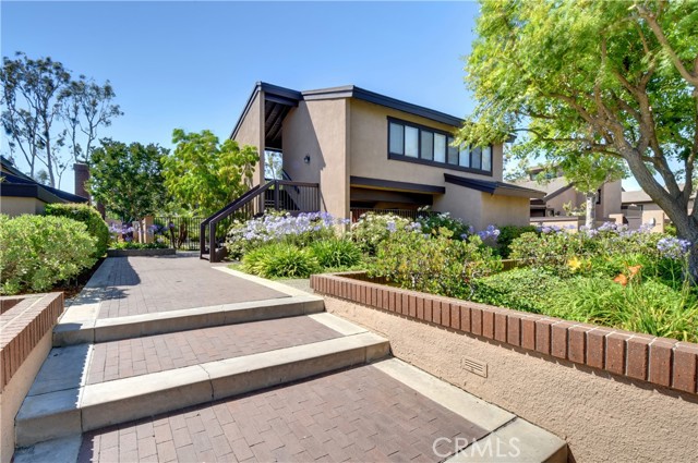 270 Old Ranch Road, Seal Beach CA: https://media.crmls.org/medias/6fe5cbfc-1213-48d3-92c9-58ab505a6cfa.jpg