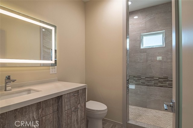 Detail Gallery Image 24 of 31 For 18750 Collins St, Tarzana,  CA 91356 - 7 Beds | 6 Baths