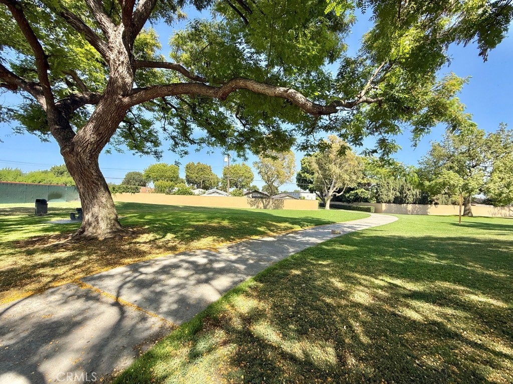 https://media.crmls.org/medias/6fe6b618-5ec9-40d9-a9dc-c12b5a5655bc.jpg?preset=X-Large