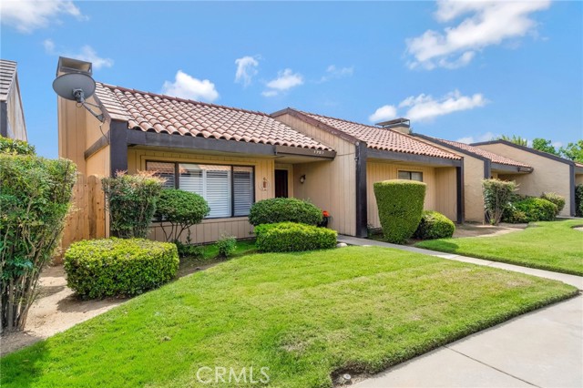 Detail Gallery Image 2 of 25 For 1751 W Santa Ana, Fresno,  CA 93705 - 2 Beds | 2/1 Baths