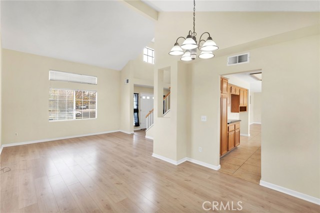 Detail Gallery Image 13 of 66 For 12734 Trotters Ln, Victorville,  CA 92392 - 3 Beds | 3 Baths