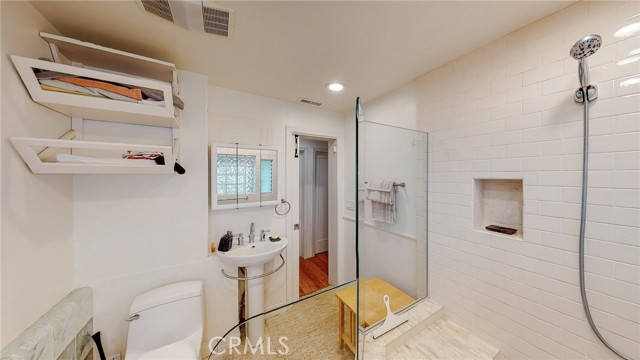 Detail Gallery Image 13 of 43 For 274 Diamond St, Laguna Beach,  CA 92651 - 3 Beds | 2/1 Baths