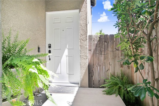 Detail Gallery Image 2 of 18 For 13746 Amanda Ln, Sylmar,  CA 91342 - 3 Beds | 3 Baths