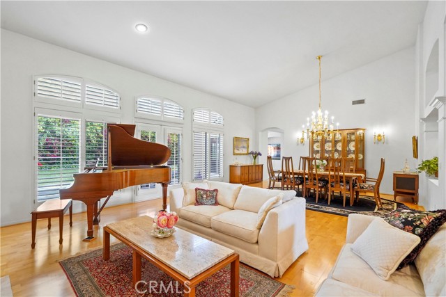 23301 Mariano Street photo 6
