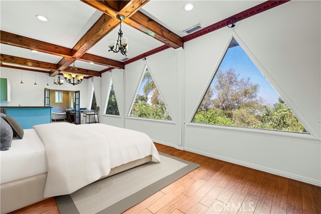 3916 Carnavon Way, Los Angeles CA: https://media.crmls.org/medias/6fec9c7f-d19c-4468-97b3-1ab9c18dbb58.jpg