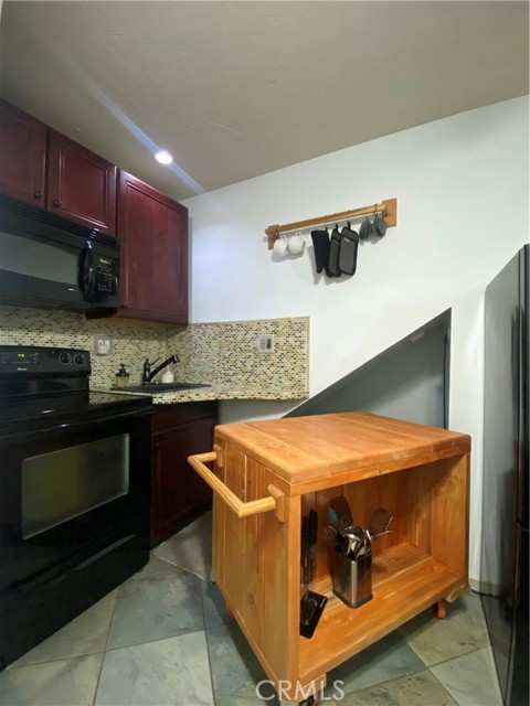 Detail Gallery Image 13 of 33 For 631 Benson Way #B,  Thousand Oaks,  CA 91360 - 1 Beds | 1/1 Baths