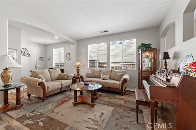 Detail Gallery Image 18 of 55 For 24050 Esmeralda Ct, Wildomar,  CA 92595 - 3 Beds | 3 Baths