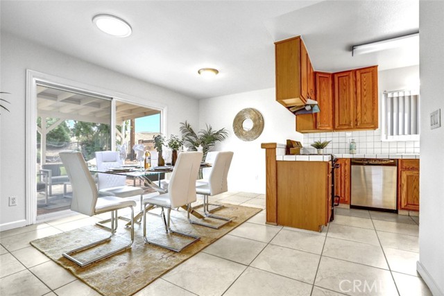 27142 Langside Avenue, Canyon Country CA: https://media.crmls.org/medias/6fed0711-1035-45d4-8627-efabd52cc0b3.jpg