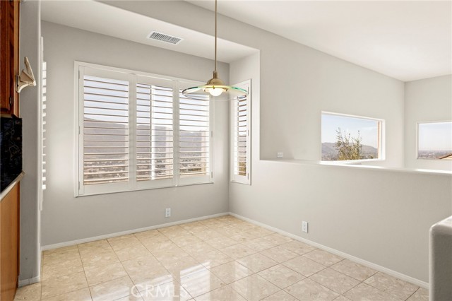 Detail Gallery Image 14 of 53 For 723 Regent Ct, Santa Paula,  CA 93060 - 4 Beds | 2/1 Baths