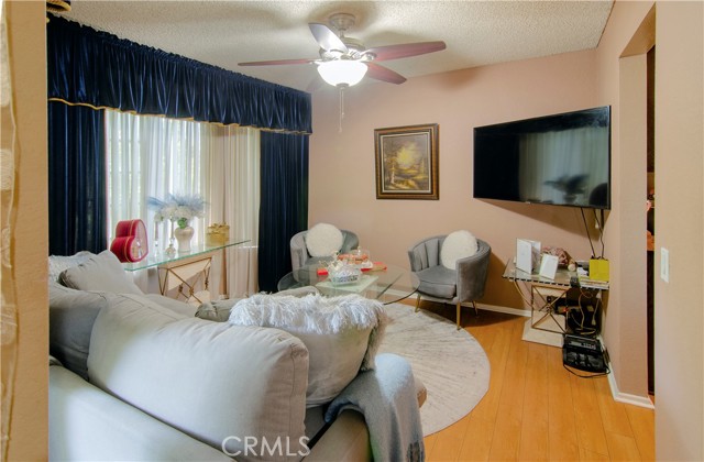 811 N Columbus Avenue, Glendale CA: https://media.crmls.org/medias/6fed5ea3-fe6e-4b0d-b82d-0c09180d2d30.jpg