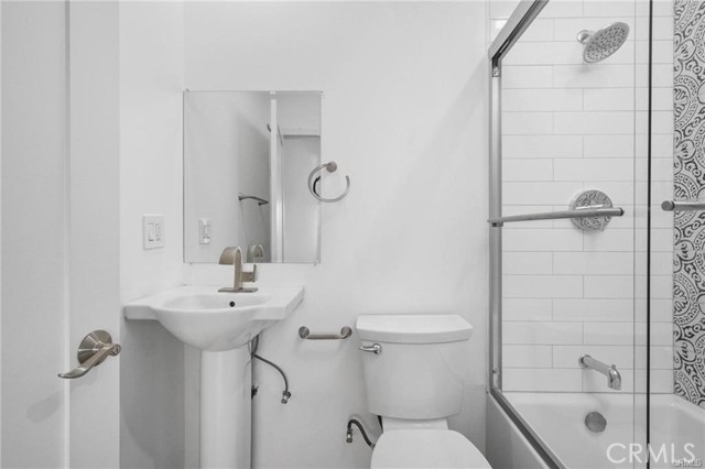 Detail Gallery Image 12 of 23 For 4136 3/4 Normal Ave #3/4,  Los Angeles,  CA 90029 - 2 Beds | 2 Baths