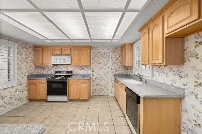 Detail Gallery Image 10 of 27 For 2116 Jacaranda Ct, San Bernardino,  CA 92404 - 2 Beds | 2 Baths