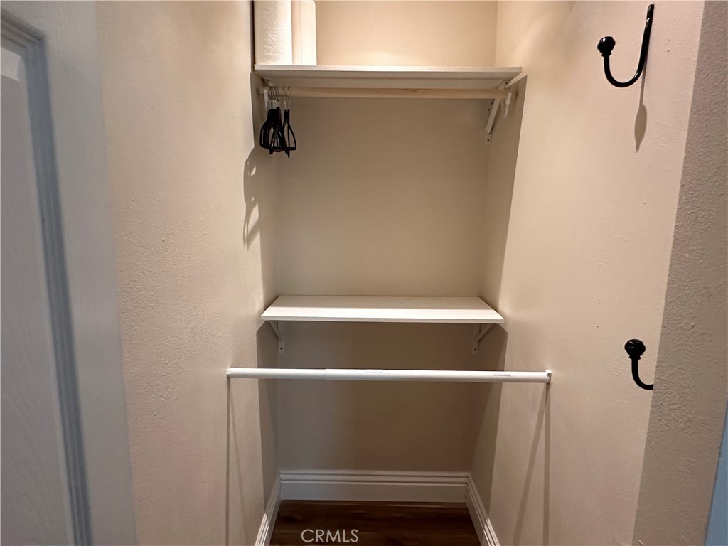 https://media.crmls.org/medias/6feefdf6-edca-4b33-abce-66b7714d5e8c.jpg?preset=X-Large