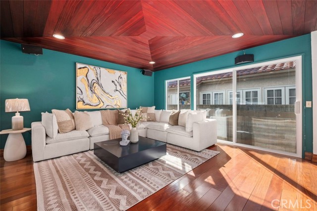 9 Aberdeen st, Irvine CA: https://media.crmls.org/medias/6fef4dd5-8953-43c9-b5ae-267cd525a425.jpg