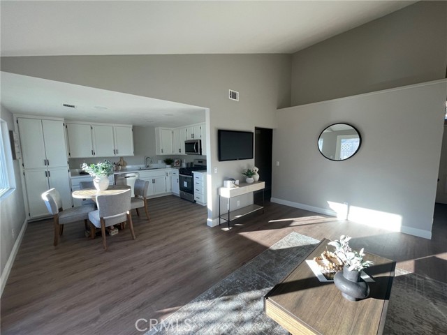 Detail Gallery Image 3 of 12 For 44689 La Paz Rd, Temecula,  CA 92592 - 2 Beds | 2 Baths