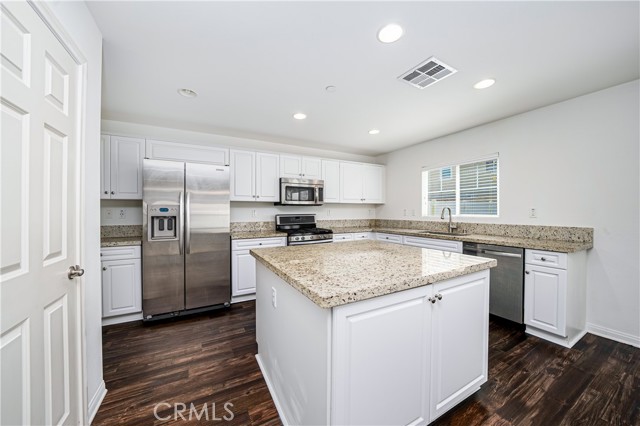 Detail Gallery Image 5 of 13 For 25287 Hitch Rail Ln, Menifee,  CA 92584 - 5 Beds | 3 Baths