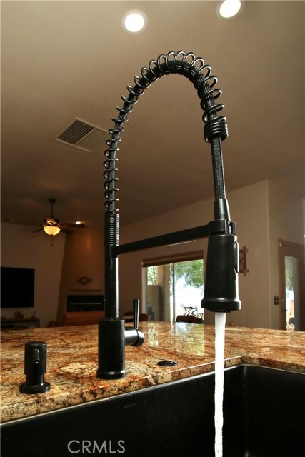 7125 Sunny Vista Road, Joshua Tree CA: https://media.crmls.org/medias/6ff16333-040c-430a-9b3a-8c1aeac07481.jpg