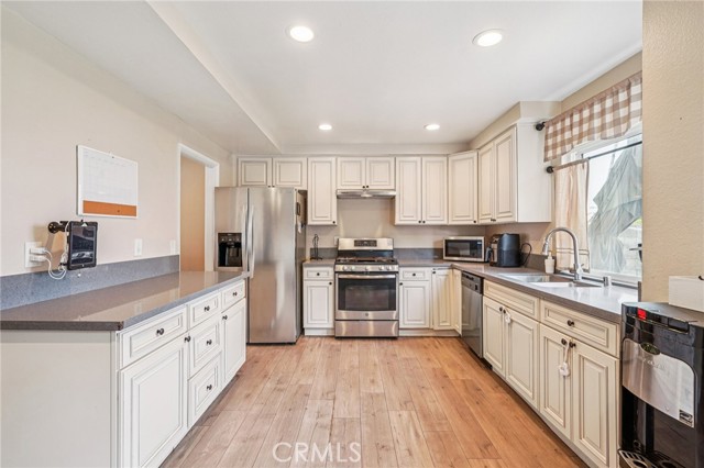 Detail Gallery Image 6 of 23 For 1069 N Darfield Ave, Covina,  CA 91724 - 4 Beds | 2/1 Baths