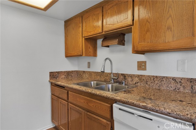 Detail Gallery Image 11 of 22 For 19185 Elm Dr, Apple Valley,  CA 92308 - 2 Beds | 1/1 Baths