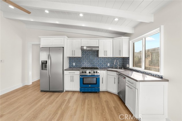 Detail Gallery Image 13 of 28 For 112 36th, Manhattan Beach,  CA 90266 - 3 Beds | 1 Baths