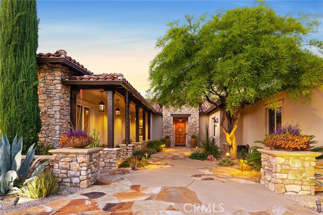 33260 Susan Grace Court, Temecula CA: https://media.crmls.org/medias/6ff5aeda-0152-47b2-a39f-bb598c320a67.jpg