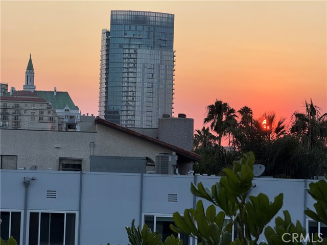 1310 E Ocean Boulevard, Long Beach CA: https://media.crmls.org/medias/6ff68cfa-395e-43d6-8bc2-e12898a21d42.jpg