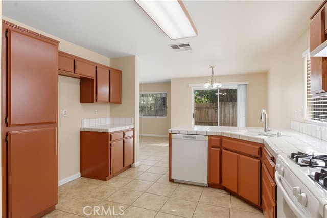 Detail Gallery Image 15 of 37 For 9609 Salinger, Bakersfield,  CA 93311 - 3 Beds | 2/1 Baths