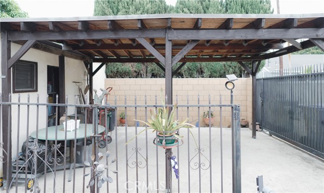 424 W 11th Street, Azusa CA: https://media.crmls.org/medias/6ff71375-7faf-4df8-b40a-853802f964c9.jpg