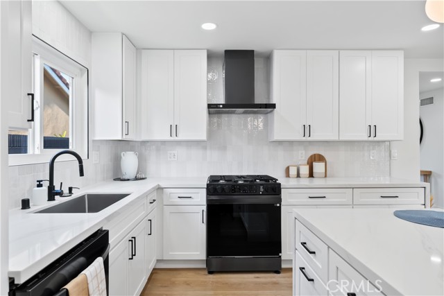 Detail Gallery Image 12 of 44 For 2514 S Rita Way, Santa Ana,  CA 92704 - 3 Beds | 2 Baths