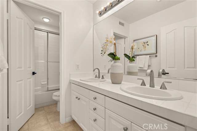 6281 Pacific Pointe Drive, Huntington Beach CA: https://media.crmls.org/medias/6ff8c42f-7e25-493c-902e-26f075db532f.jpg