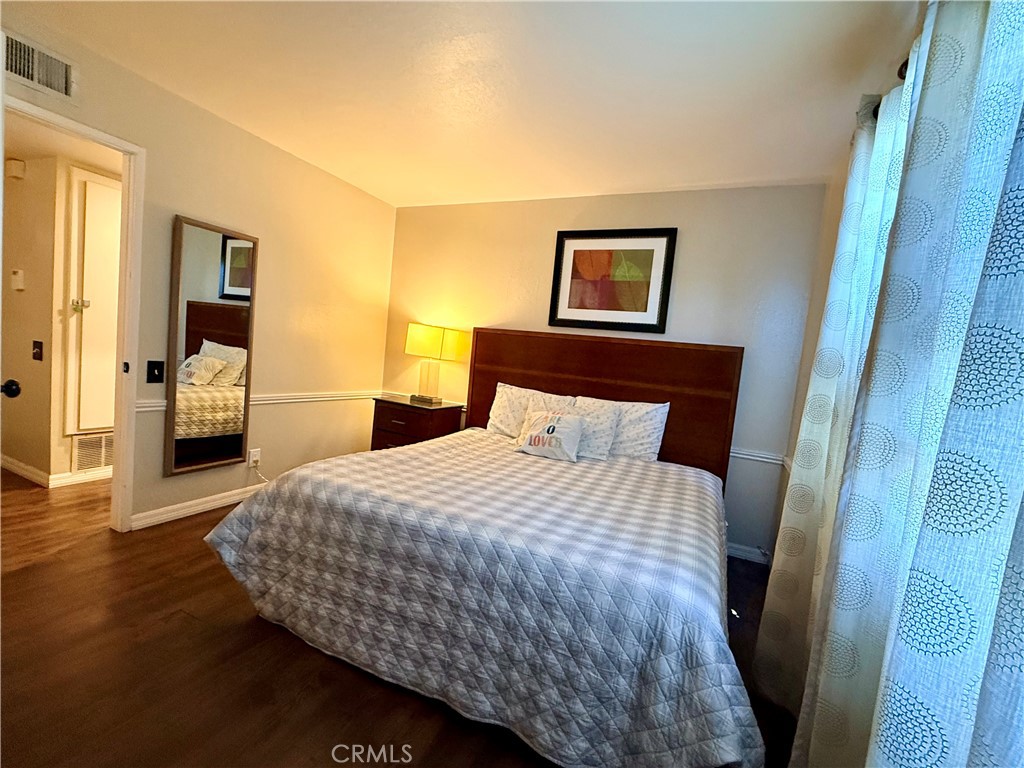 https://media.crmls.org/medias/6ff8d82c-928c-454b-83e1-80a223d67520.jpg?preset=X-Large