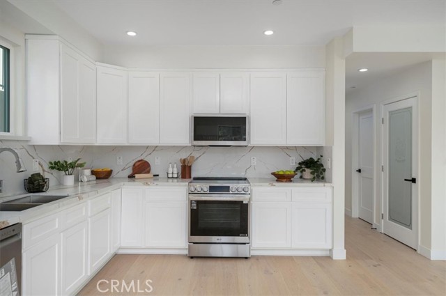 3722 Lomitas Drive, Los Angeles CA: https://media.crmls.org/medias/6ff8f127-9f6a-4f1d-8fda-bfed9a9510c9.jpg