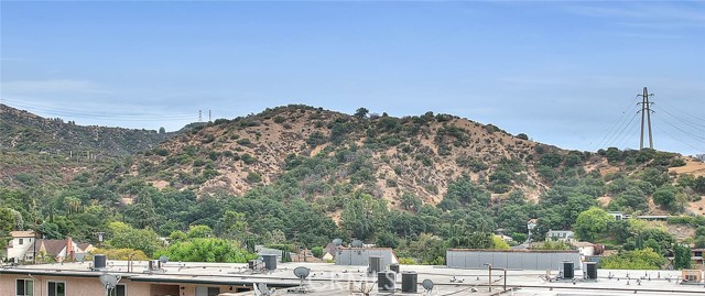 Detail Gallery Image 2 of 21 For 2940 N Verdugo Rd #409,  Glendale,  CA 91208 - 2 Beds | 2 Baths