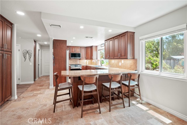 319 Cheerful Court, Simi Valley CA: https://media.crmls.org/medias/6ff94937-b087-4199-8e14-8c3b15d5bfd9.jpg