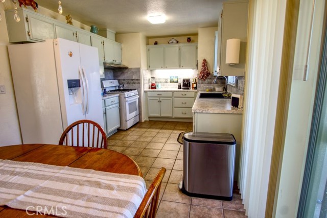 6367 Split Rock Avenue, 29 Palms CA: https://media.crmls.org/medias/6ff9c8c2-2b34-404e-a09a-eabe76e50d7c.jpg