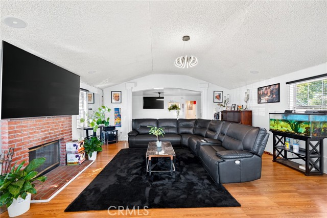 Detail Gallery Image 11 of 33 For 1803 E 109th Pl, Los Angeles,  CA 90059 - 5 Beds | 2 Baths