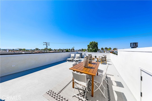 Detail Gallery Image 22 of 24 For 715 Narcissus #2,  Corona Del Mar,  CA 92625 - 2 Beds | 2 Baths