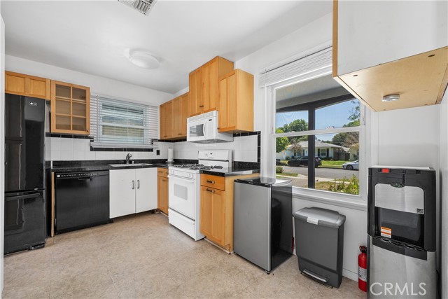 Detail Gallery Image 29 of 40 For 17937 Lull St, Reseda,  CA 91335 - 3 Beds | 1/1 Baths