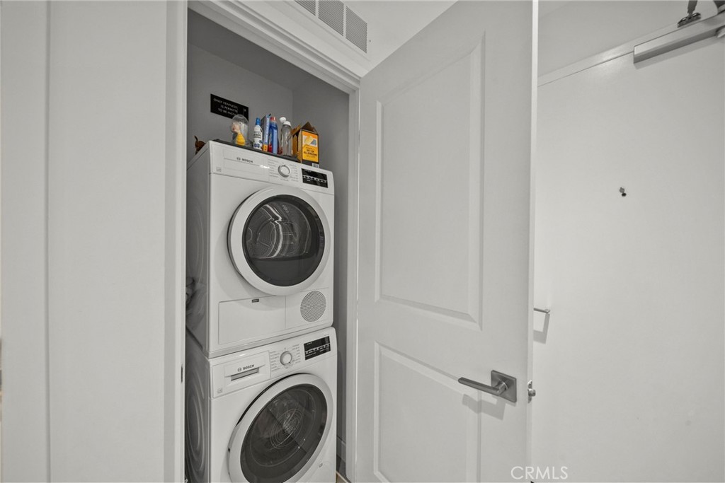 https://media.crmls.org/medias/6ffcde3f-6455-409b-b9c4-2d54900ee63e.jpg?preset=X-Large