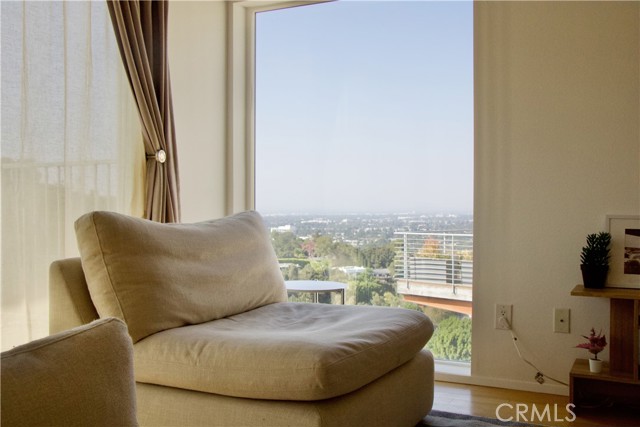 Detail Gallery Image 7 of 32 For 3847 Oakfield Dr., Sherman Oaks,  CA 91423 - 3 Beds | 1/1 Baths