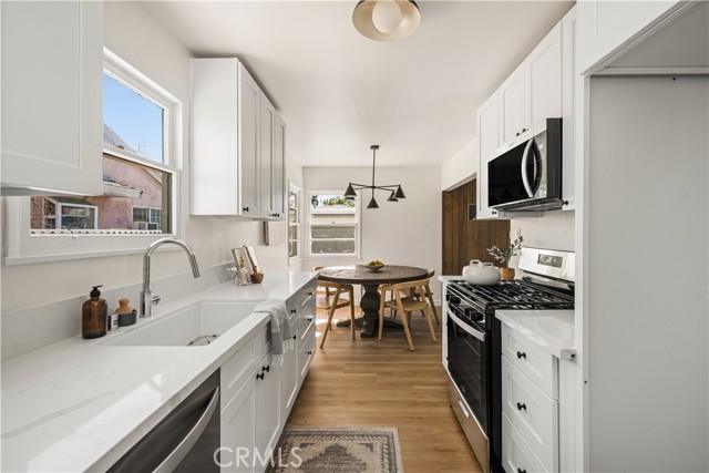 Detail Gallery Image 6 of 19 For 6102 Charlwood St, Lakewood,  CA 90713 - 4 Beds | 2 Baths