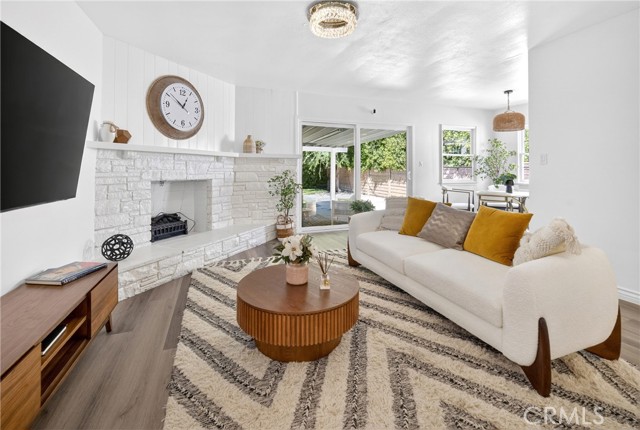 Detail Gallery Image 4 of 37 For 22647 Clarendon St, Woodland Hills,  CA 91367 - 3 Beds | 2 Baths