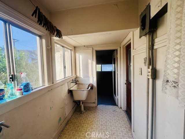 https://media.crmls.org/medias/7000ab3b-cdda-4186-b36d-54205fb9528d.jpg?preset=X-Large