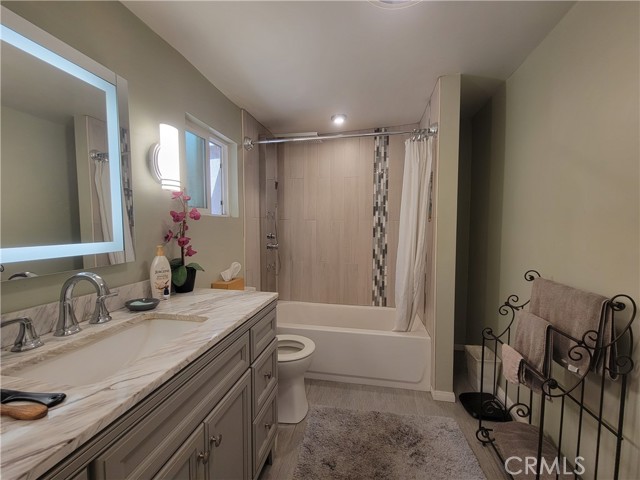 7161 N Atlantic Place, Long Beach CA: https://media.crmls.org/medias/7000b60c-eb6d-41ee-9781-937a164e9286.jpg